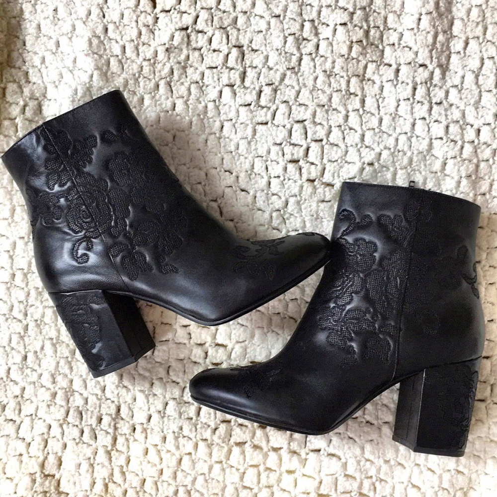 ✖️SOLD✖️Michael Kors (Claire) ankle boots